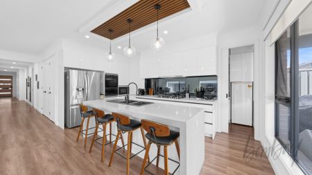 Spacious, Modern Family Living in Prime Wollert Location - Photo 2