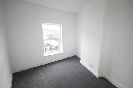 2 bedroom end of terrace house to rent - Photo 3