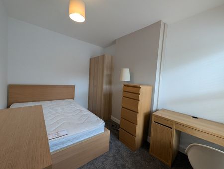 5 Bed Semi-Detached House, Rosebery Avenue, NG2 - Photo 4