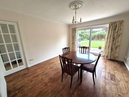 4 bedroom detached house to rent - Photo 3