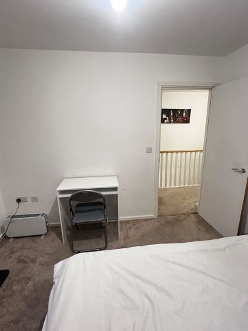 Room in a Shared House, Salford, M6 - Photo 2