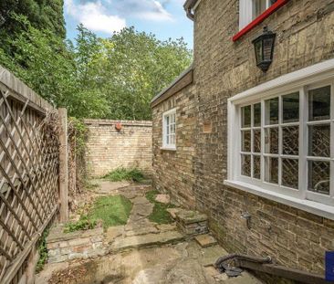 4 bedroom semi-detached house to rent - Photo 6