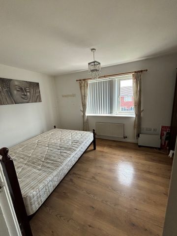 2 bedroom house to rent James Holt Avenue, L32 - Photo 3
