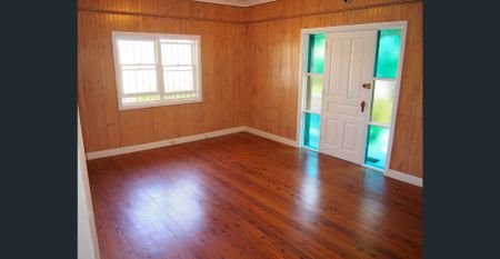 Large Family Home - Photo 3