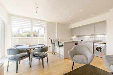 2 bedroom penthouse to rent - Photo 2