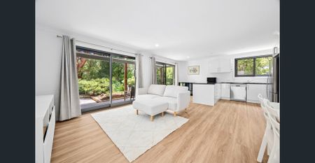 Unique Sunfilled Granny Flat with Garden – 3 months Lease / Fully Furnished - Photo 5