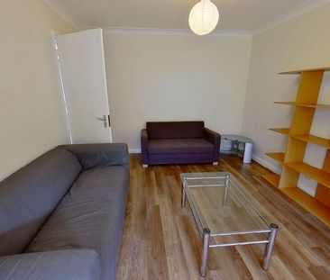 4 bedroom semi-detached house to rent - Photo 2