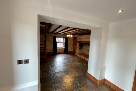 High Street - Photo 2