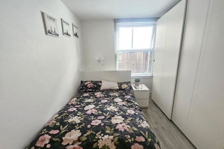 College Place, SOUTHAMPTON - Photo 2