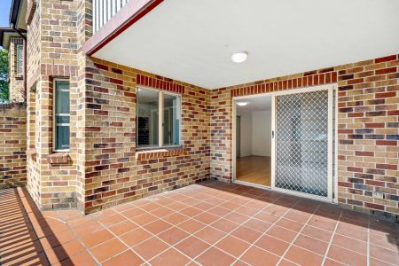 Stylish 2-Bedroom Apartment in the Heart of Coorparoo - Photo 3