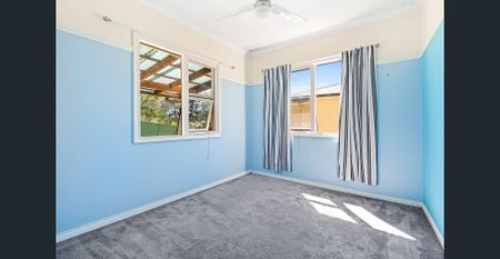 Expansive Family Residence in a Tranquil, Sought-After Location - Photo 2