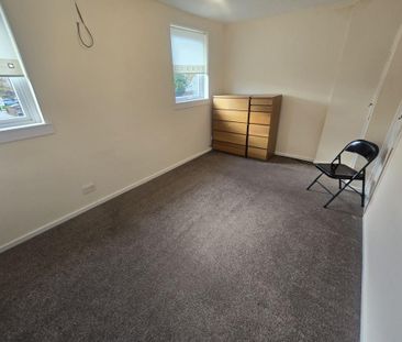 2 bedroom end of terrace house to rent - Photo 3