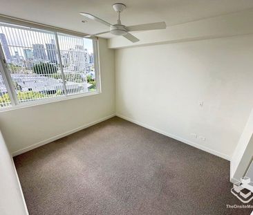 LUXURY 1 BEDROOM APARTMENT WITH CITY VIEWS IN WEST END - Photo 2