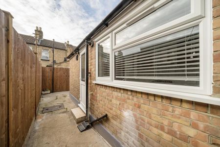 2 bedroom terraced house to rent - Photo 3