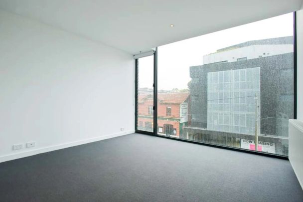 Modern one bedroom apartment! BREAK LEASE up May or 12 months lease. - Photo 1