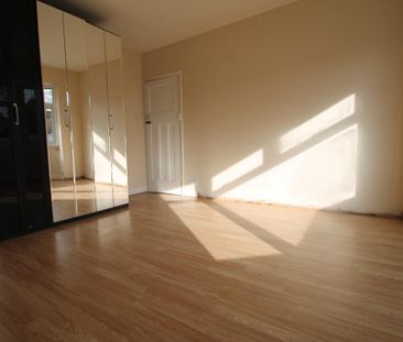 4 bedroom terraced house to rent - Photo 3