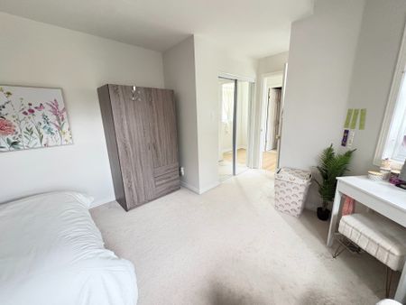 For Lease - 2 Woodcrest Court, Kitchener, Ontario - Photo 2