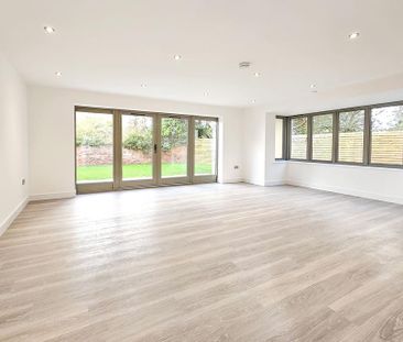 4 bedroom detached house to rent - Photo 3