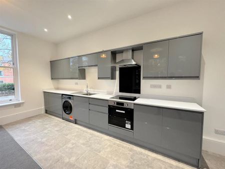 2 bedroom flat to rent - Photo 4