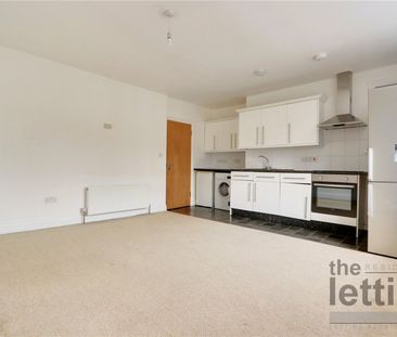 Baker Street, Enfield, Middlesex, EN1 3LF - Photo 2