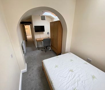 4 Bed Student Accommodation - Photo 3