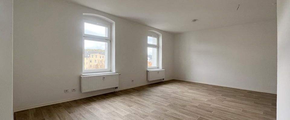 Frisch renoviert... neuer Bodenbelag... - Foto 1