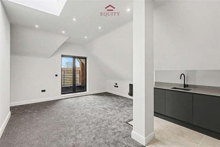 Bullsmoor Lane, Enfield, EN3 - Photo 2