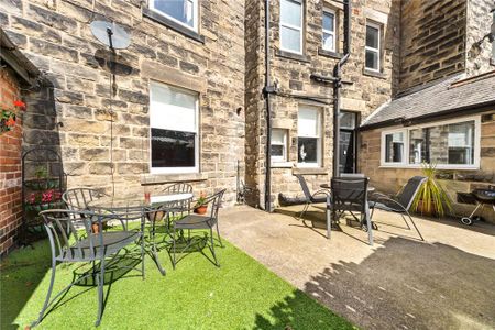 2 bedroom flat to rent - Photo 2