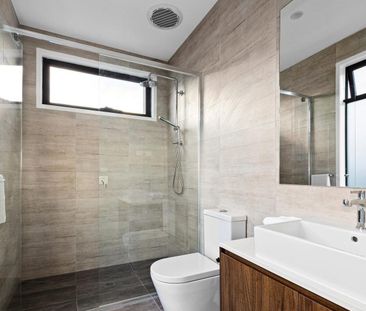 3 Bedroom Townhouse with Own Street Front and solar power - Photo 5