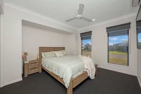 27 Eloise Street, Mount Low. - Photo 4