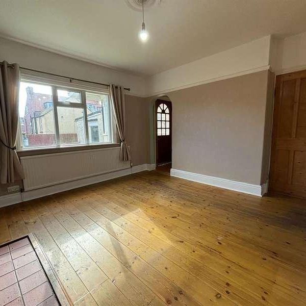 Peasholm Crescent, YO12 - Photo 1