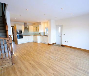 3 bedroom terraced house to rent - Photo 2
