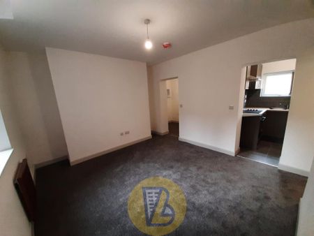 1 bedroom block of apartments to rent - Photo 4