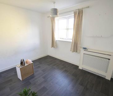 2 bedroom end of terrace house to rent - Photo 2