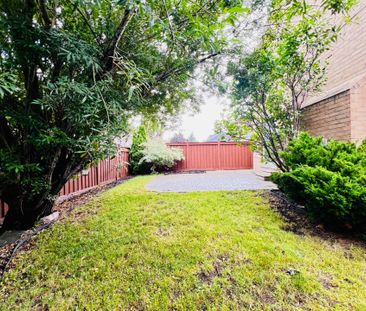 For Lease - 2 Adam Ernst Court, Vaughan, Ontario - Photo 5
