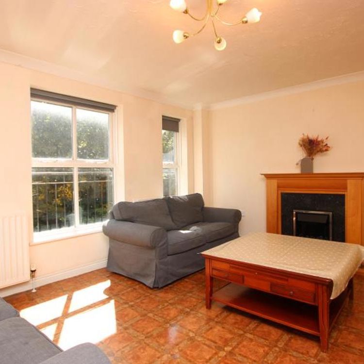 *** STUDENT HOUSE *** A large 4 bedrom property located within easy reach of UWE. Call now to arrange a viewing. Bills excluded - Photo 1