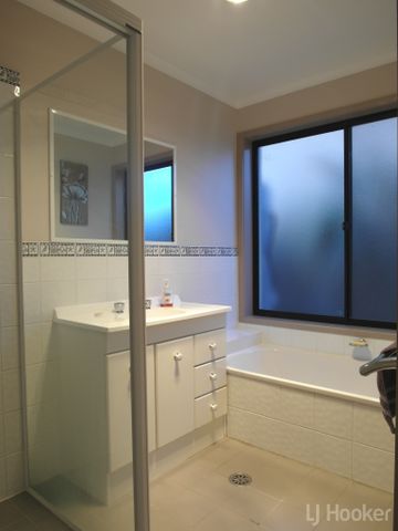 67 Thomas Royal Gardens, Queanbeyan NSW 2620 - House For Rent | Domain - Photo 4