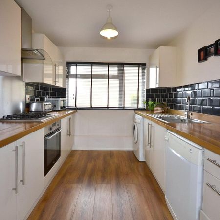 4 bedroom terraced house to rent - Photo 4