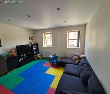 Flat to rent on - Photo 1