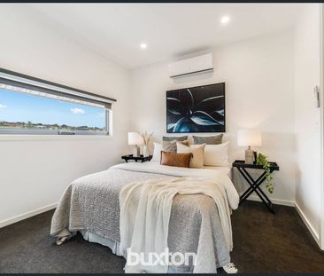 Three Bedroom Townhouse - Photo 2