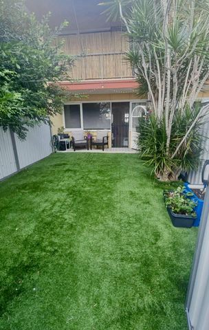 2 BEDROOM TOWNHOUSE - Photo 5