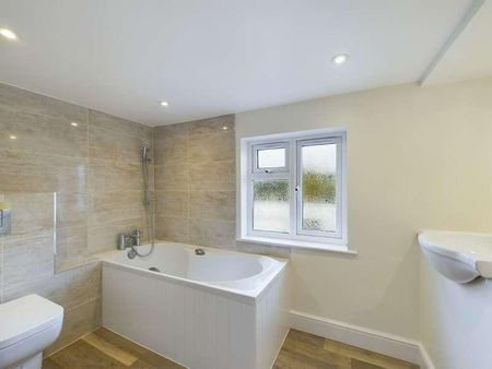 Upton Terrace, Upton, Buckinghamshire, HP17 - Photo 5