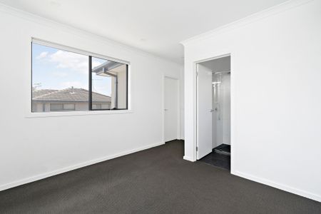 Modern Comfort in the Heart of Frankston - Photo 4