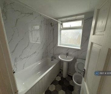 2 bedroom maisonette to rent - Photo 5