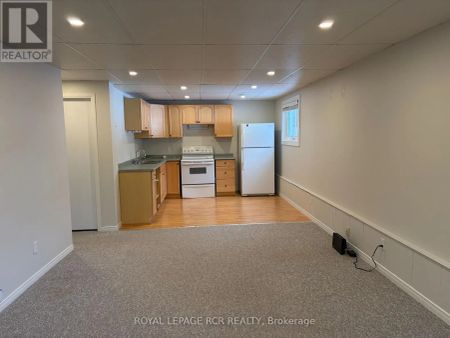 8 LAWTON COURT - Photo 2