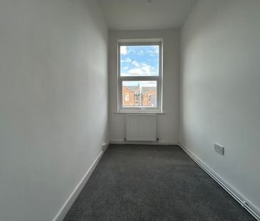 3 Bed Terraced House, Burford Road, NG7 - Photo 2