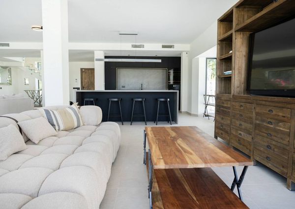 Luxury Villa for rent in Benahavís, Spain