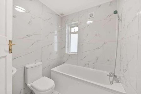 Sheringham Avenue, Whitton, TW2 - Photo 3