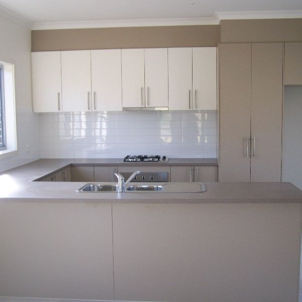 Charming 3 bedroom home - Photo 1