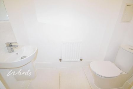 4 bedroom semi-detached house to rent - Photo 3